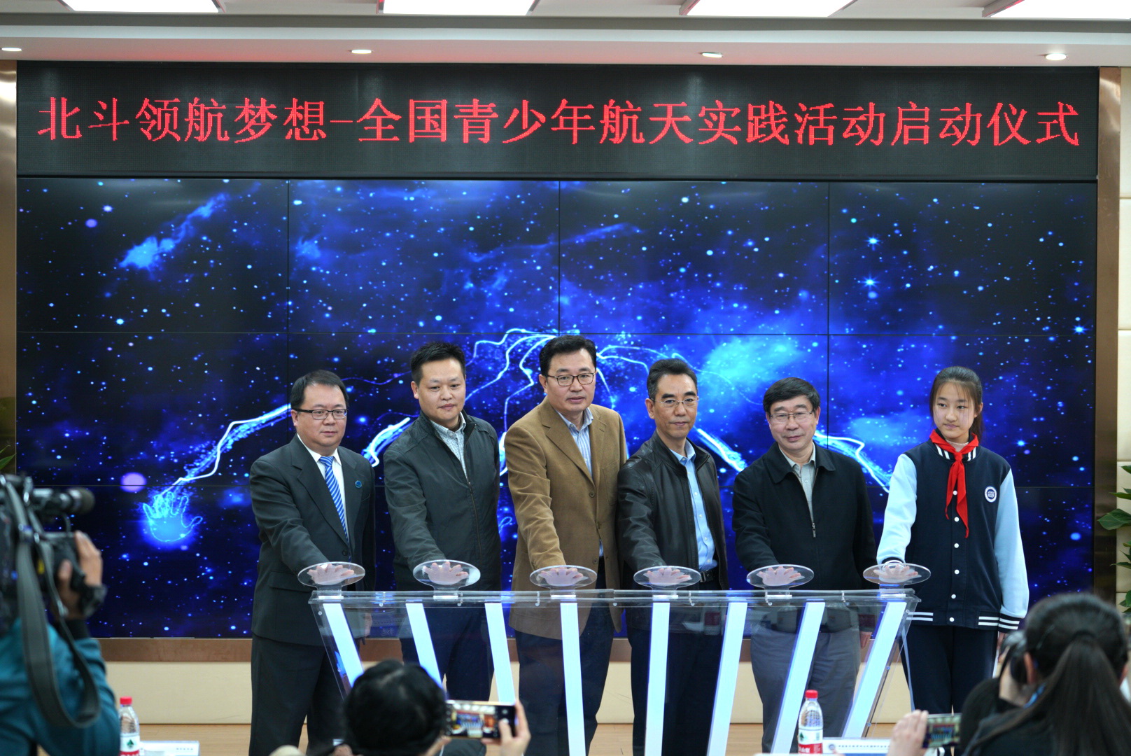 �������I(l��ng)�����롱ȫ�������꺽�쌍�`��ӆ��Ӄxʽ�e��